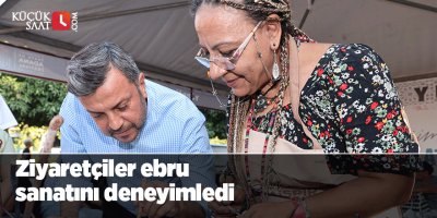 Ziyaretçiler ebru sanatını deneyimledi