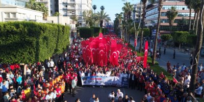 Asırlık 19 Mayıs coşkusu meydanlara sığmadı