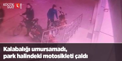 Kalabalığı umursamadı, park halindeki motosikleti çaldı