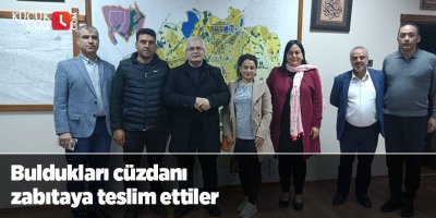 Buldukları cüzdanı zabıtaya teslim ettiler