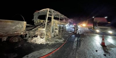 Pozantı yolunda otobüs tıra çarptı: Ölü ve yaralılar var...