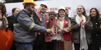 Kazaların yaşandığı öğrenci yurdu önüne yaya üst geçidi