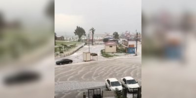 Karataş'ta dolu etkili oldu