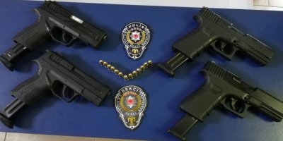 Adana'da polis bir kişiden 4 ruhsatsız silah ele geçirdi