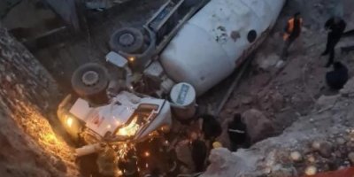 Çukura devrilen beton mikserinde hayatını kaybetti