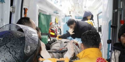 Adana’da yıkılan binalardan kurtarılma çalışması sürüyor