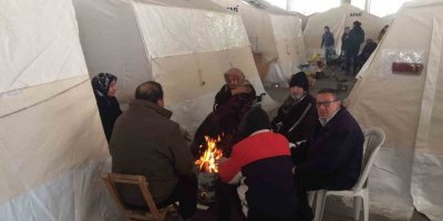 Adana’da depremzedeler çadırlarda barınıyor