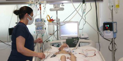 Kimliksiz bebek ve depremzedeler hastanede güvende