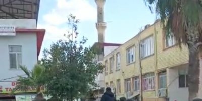 Adana’da hasarlı minare kontrollü yıkıldı