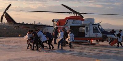 Yaralı depremzedeler, askeri helikopterle Adana'ya getiriliyor