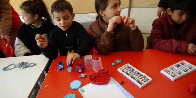AFAD çadırlarında çocuklar depremin izlerini oyunla siliyor