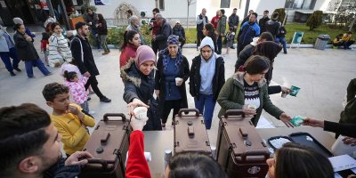 Depremzedeler Adana'da KYK yurtlarına yerleştirildi