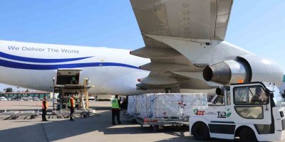 ABD’nin 2.5 milyon dolarlık yardım uçağı Adana’ya indi