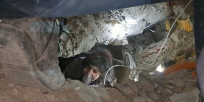 Depremden 40 saat sonra kurtarıldı tüm ailesini kaybetti