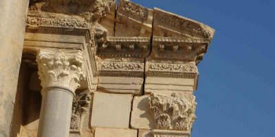 7 bin 500 yıllık Anavarza Antik kent depremi az hasarla atlattı