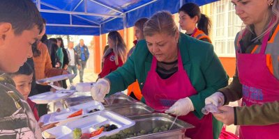 Başkan Erdem, zorlukların aşılması için depremzedelerin yanında