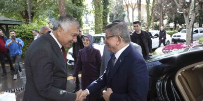 Ahmet Davutoğlu, Zeydan Karalar'ı ziyaret etti