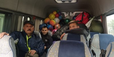 Ateş savaşçıları çocukların yüzünü güldürmek mücadele etti