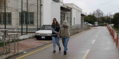 Kendisini kamu görevlisi olarak tanıtıp 8 kişiyi dolandıran kadın yakalandı