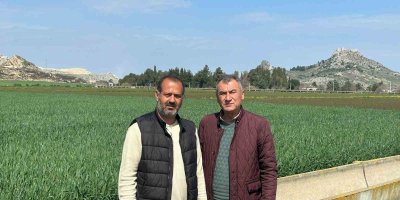 Ceyhan’da toprak yağmurla buluştu, çiftçinin yüzü güldü