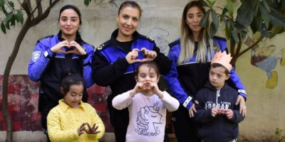 Polisler, özel çocukları unutmadı