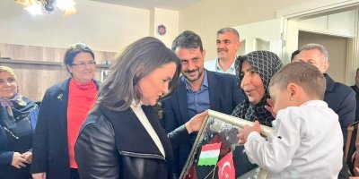 Macaristan Cumhurbaşkanı Novak’tan 5 yaşındaki depremzede Ahmet’e ziyaret