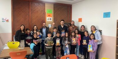 Seyhan’da öğrencilere kitap hediye edildi