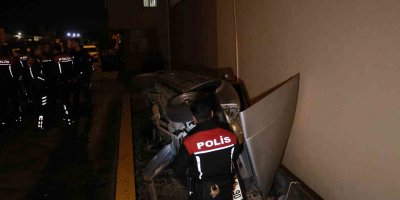 Polisin ‘dur’ ihtarına uymadı, kaçmaya başlayan alkollü sürücü kaza yaptı