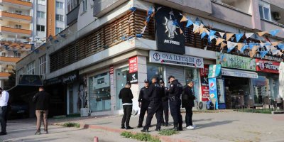 14 el ateş etmiş: AK Parti Çukurova İlçe Başkanlığına silahlı saldırı düzenleyen şüpheli yakalandı