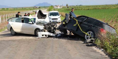 2 otomobil çarpıştı: 1 kişi öldü, 4 kişi yaralandı