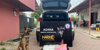 Adana’da bir araçtan 9 kilo metanfetamin, 50 bin uyuşturucu hap çıktı