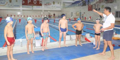 Yüreğir Belediyesi yüzme kursları ilgi görüyor