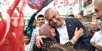 Başkan Zeydan Karalar, sabahın erken saatlerinden, gecenin geç saatlerine kadar halkın içinde