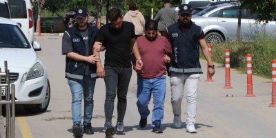 Bir araca 12 kaçak göçmen sığdırmışlar: 3 şüpheli tutuklandı