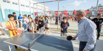 Başkan Akay, gösteri maçında forma giydi