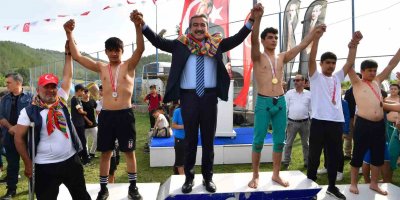 Salbaş’ta başpehlivan Mehmet Çelebi oldu