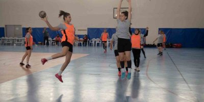 Seyhan’da Hentbol şenliği