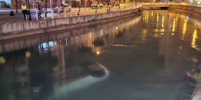 Adana’da virajı alamayan otomobil sulama kanalına düştü: 3 yaralı