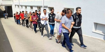 Aralarında eczacı kalfaları da var: Uyuşturucu etkili ilaçları satan 7 şüpheli tutuklandı