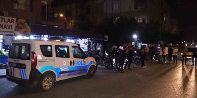 Yunus polisleri ile otomobil çarpıştı: 2 polis yaralandı