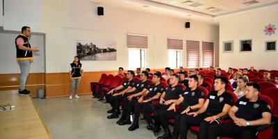 Polisten polise ’kadına karşı şiddetle mücadele’ semineri