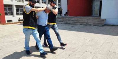 Dolmuşu durdurarak bir şahsı darp edip bıçaklayan baba ve oğlu tutuklandı