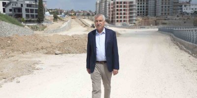 Adana Büyükşehir Belediyesi Göl Mahallesi Bulvarı'nı tamamlanıyor