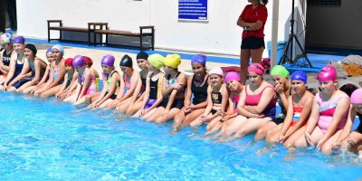 İlk kulaçlar atıldı havuzlar şenlendi