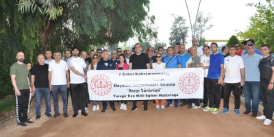 Depremde hayatını kaybedenlerin anısına saygı yürüyüşü