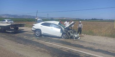 Adana'da bayram tatili kazası erken başladı: Traktör ve otomobil çarpıştı: 3 yaralı