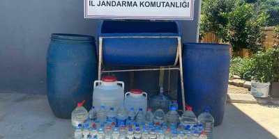 Adana’da bin 50 litre sahte içki ele geçirildi