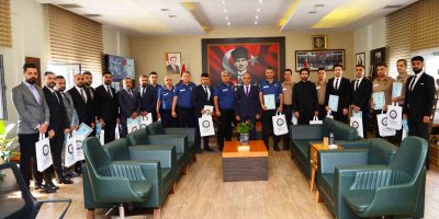 Adana’da el bombası ele geçiren polis ve bekçilere "Üstün Başarı" belgesi verildi