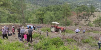 Traktör devrildi, sürücü hayatını kaybetti