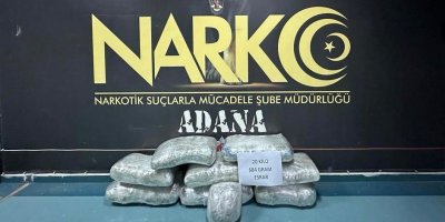 Adana'da polis şüphelenip aracı takibe aldı: 20 kilo esrar çıktı!